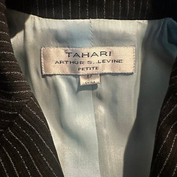 Vintage Tahari Arthur Levine Pin Stripe Pant Suit Jacket & Pants Size 6P - Picture 6 of 8